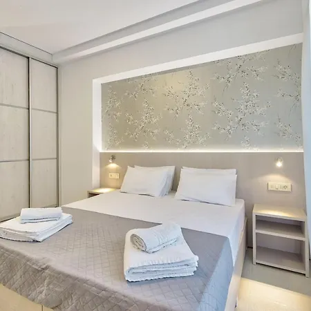 Artemis Hill Apartment *